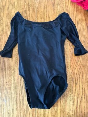 Black Scoop-Neck Dance Leotard with Three-Quarter Sleeves